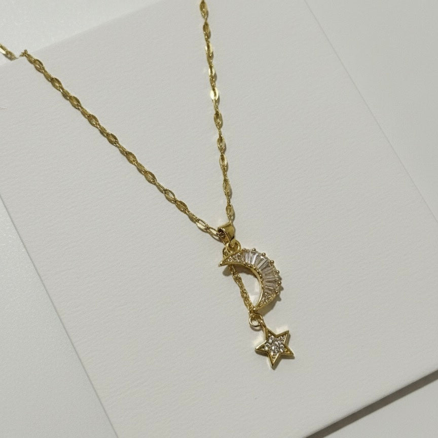 Halskette Moon and flying Star