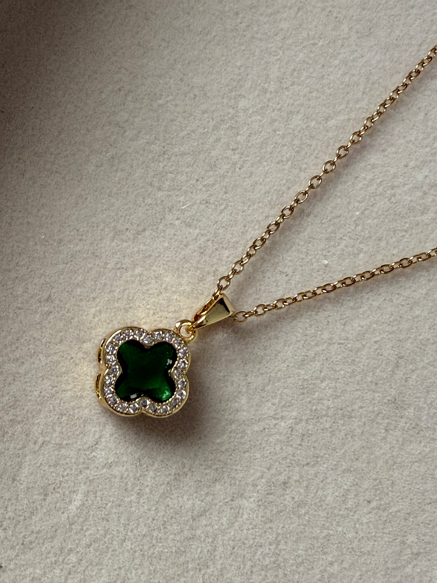 Kleeblatt Kette grüner Stein